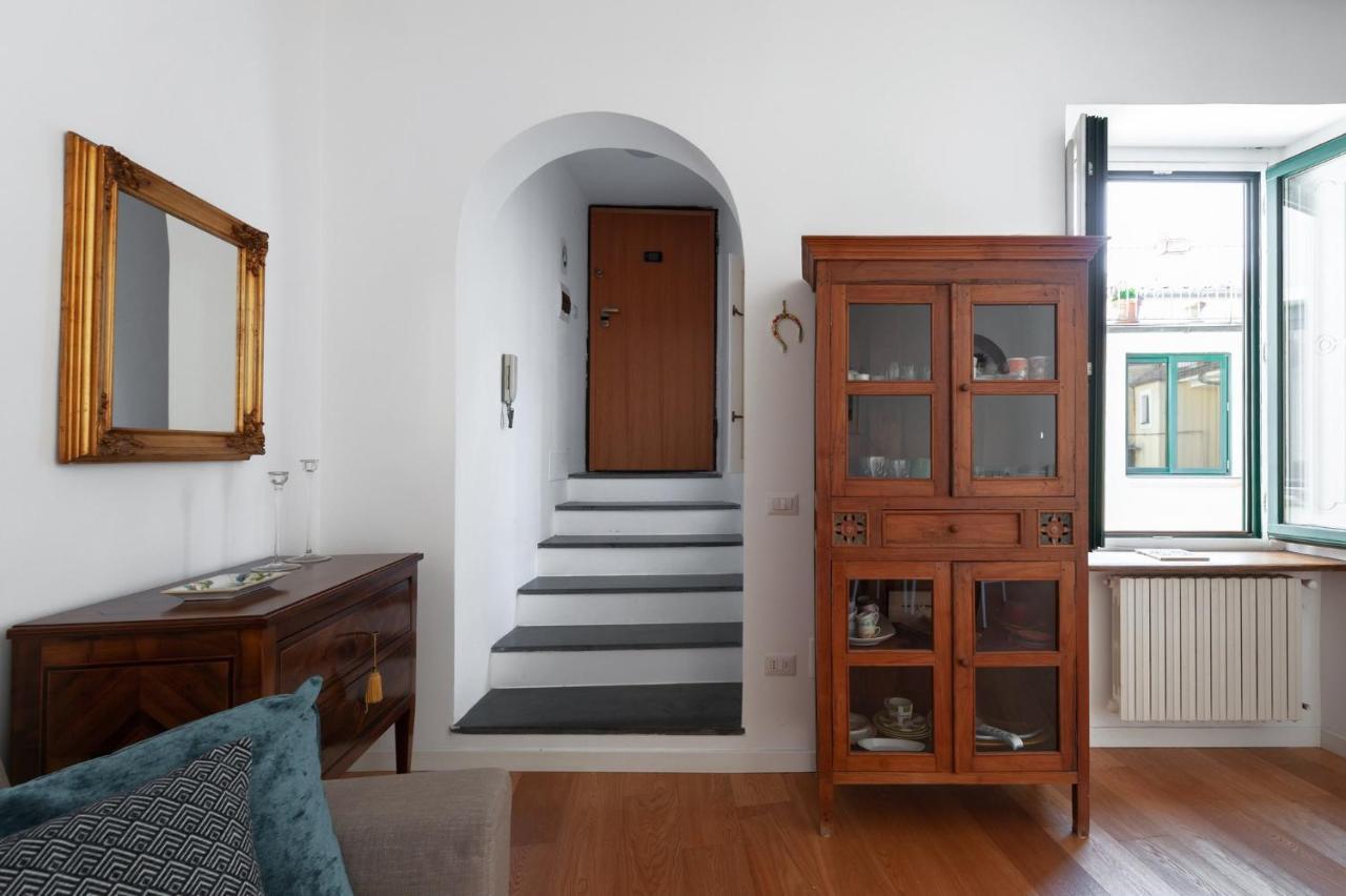 Casa Flo Con Terrazza E Ascensore Salerno Ngoại thất bức ảnh