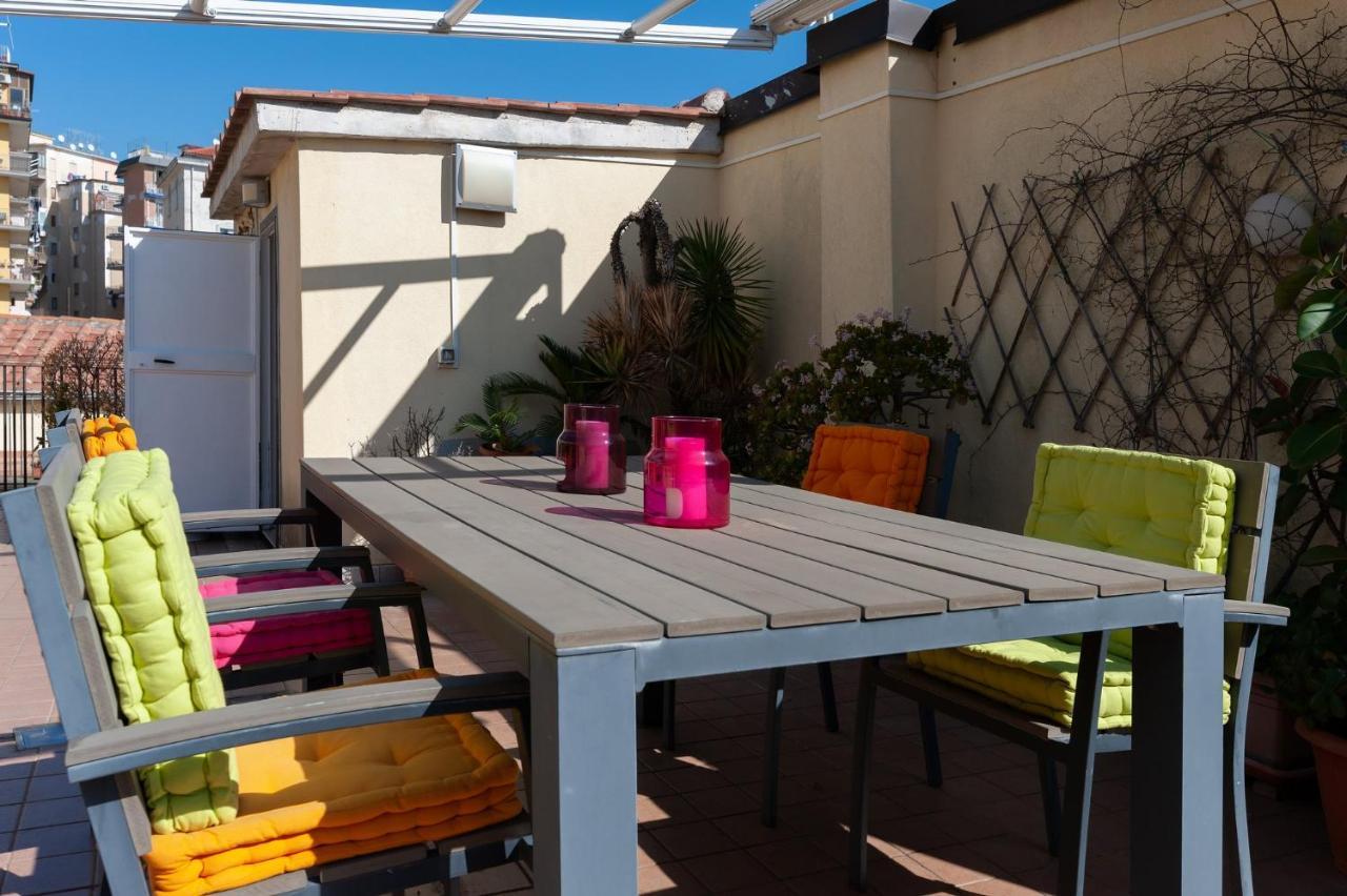 Casa Flo Con Terrazza E Ascensore Salerno Ngoại thất bức ảnh