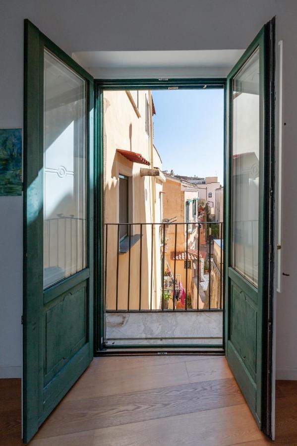 Casa Flo Con Terrazza E Ascensore Salerno Ngoại thất bức ảnh