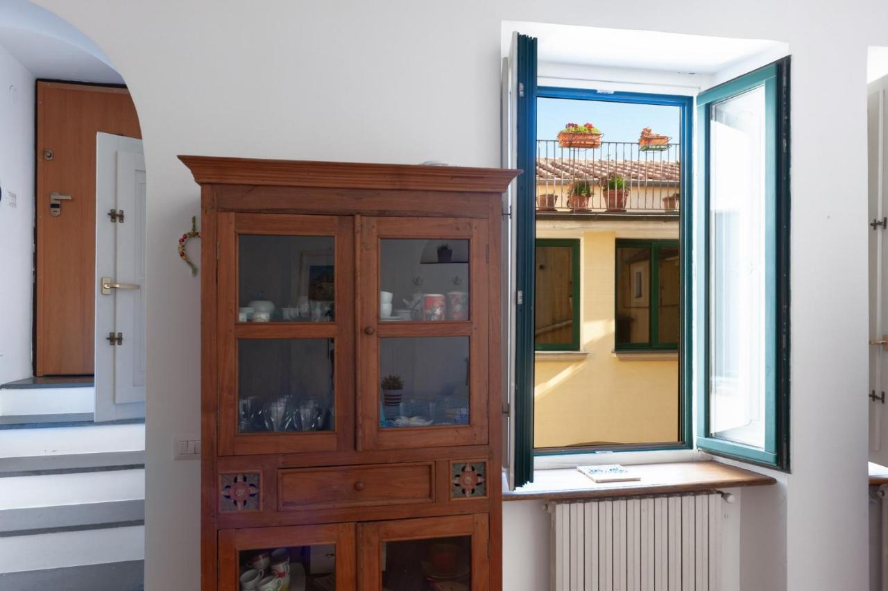 Casa Flo Con Terrazza E Ascensore Salerno Ngoại thất bức ảnh