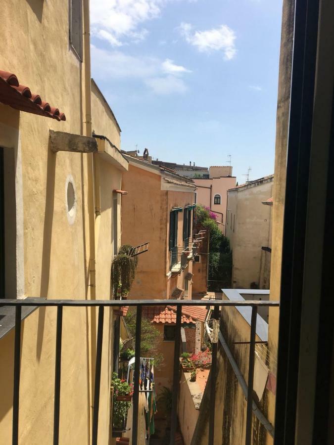 Casa Flo Con Terrazza E Ascensore Salerno Ngoại thất bức ảnh